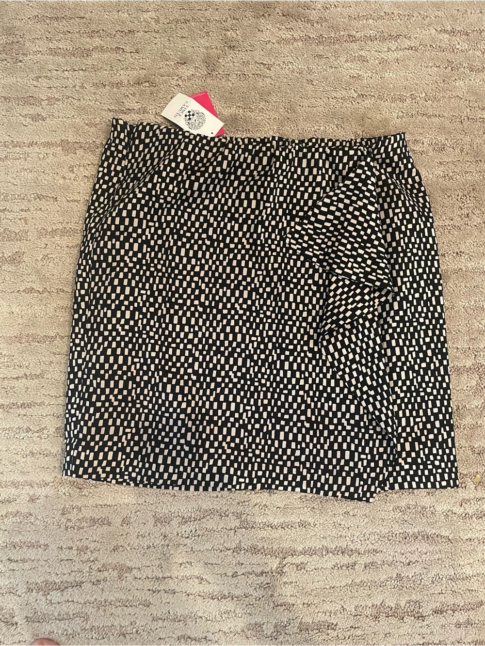 Vince Camuto Black & White Geometric Ruffle Skirt